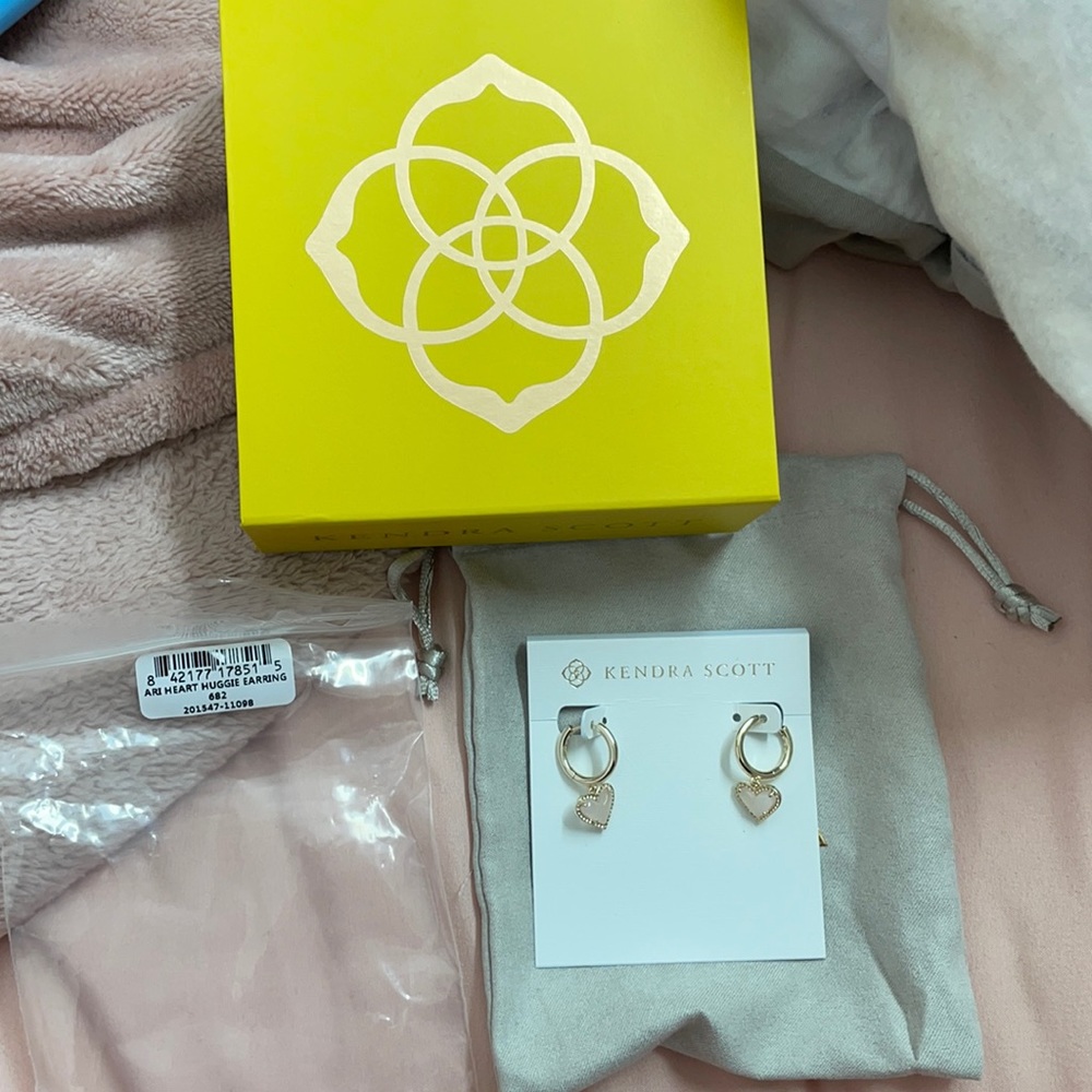 kendra scott ari heart earrings